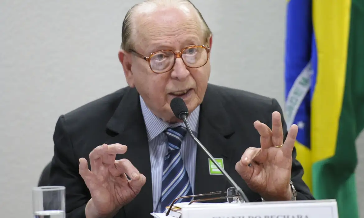 iZap Softworks - Morre no Rio, aos 97 anos, o escritor e gramático Evanildo Bechara