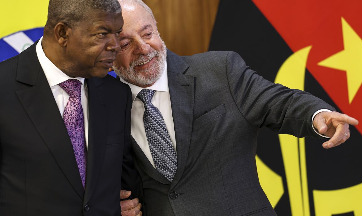 iZap Softworks - Lula incentiva empresariado a investir em Angola